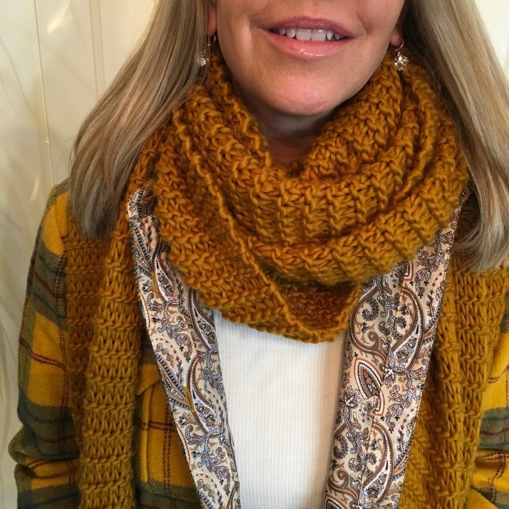 NEW BEAUTIFUL KNIT SCARF WITH POCKETS WINE COLOR - Picture 7 of 10